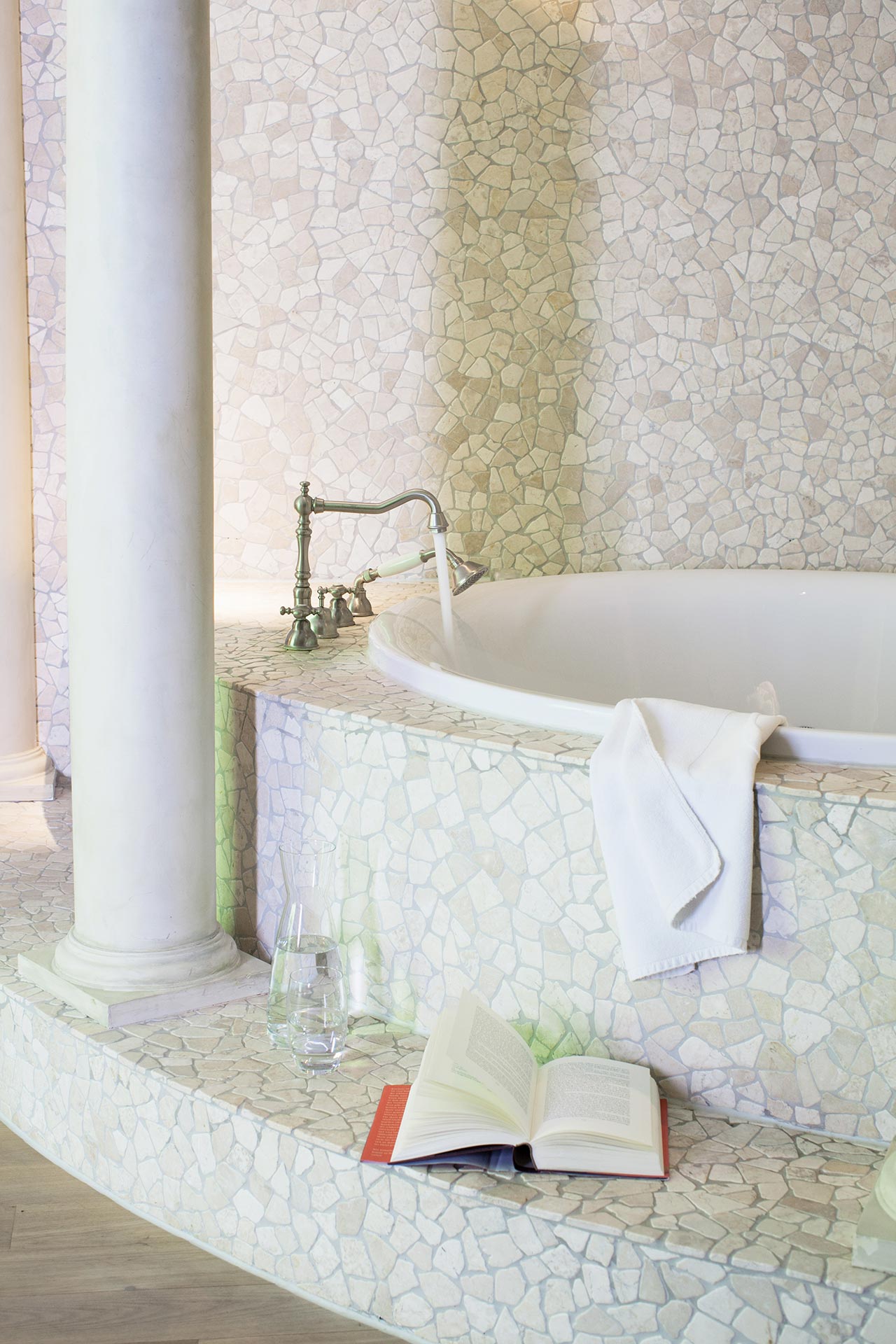Bad-Bubendorf-Hotel-Bubendorf-Rooms_Suite-Cristallo_04.jpg